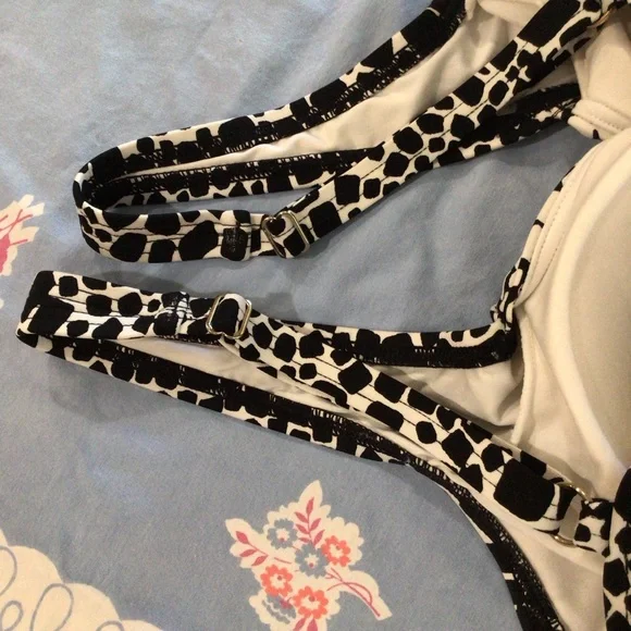 Calvin Klein Black and White One Piece Swimsuit - Picture 8 of 10